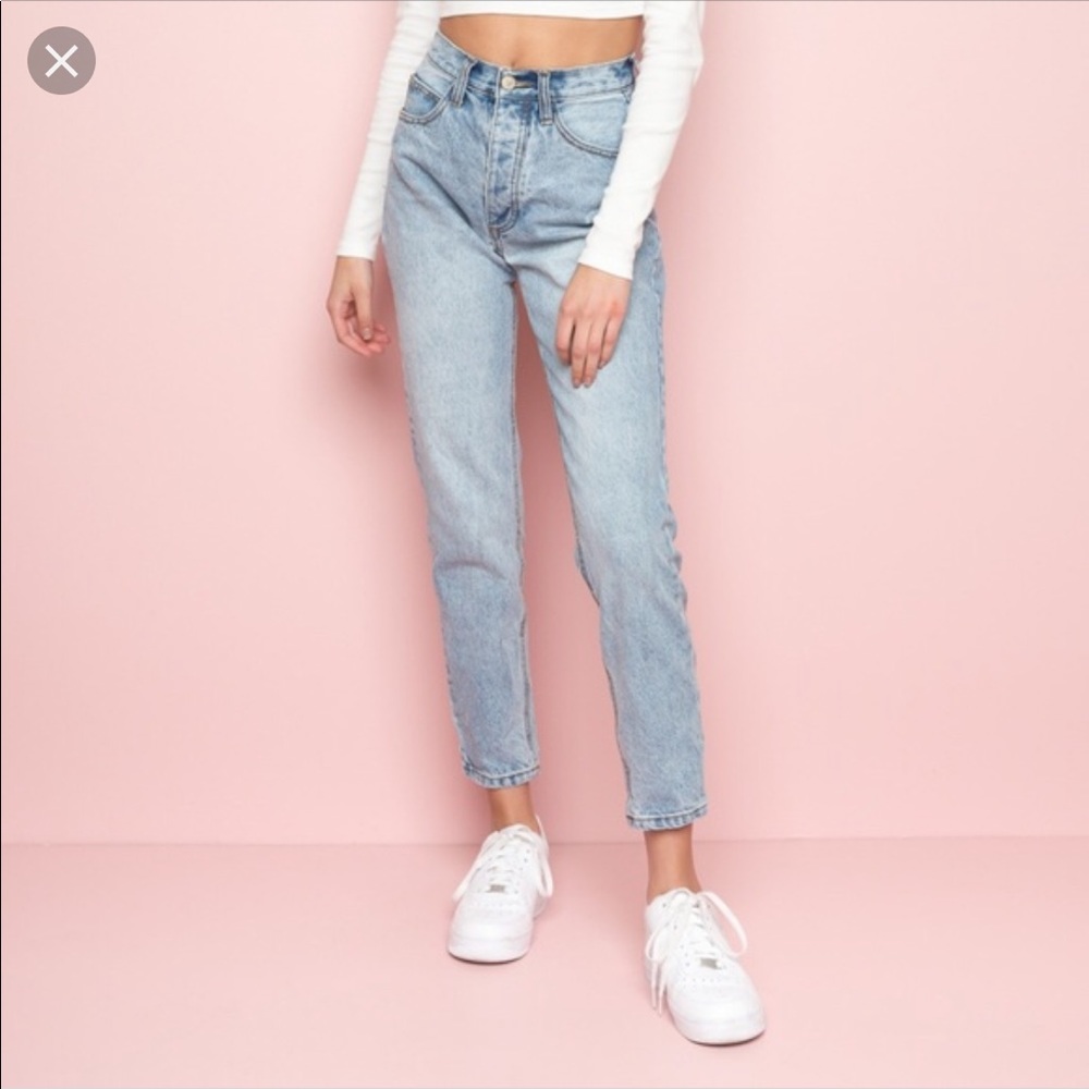 Brandy Melville Jane Light Wash Jeans!!!